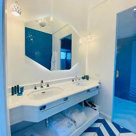 Diamond Luxury 게스트하우스 *