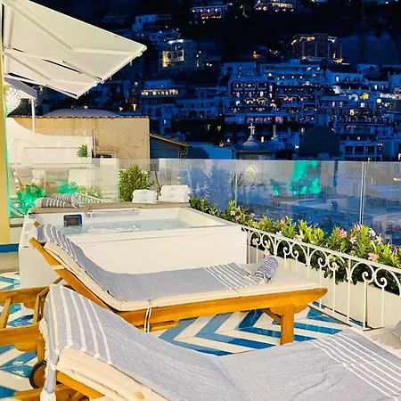 Diamond Luxury بوسيتانو